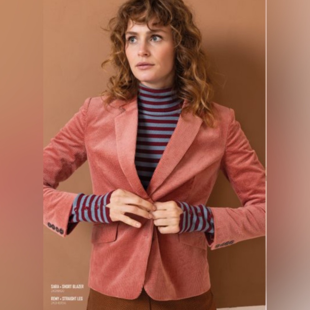 Pink Tailored Blazer with Classic Lapel Collar